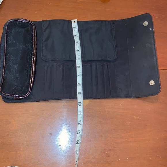 Faux crocodile leather makeup bag - Picture 5 of 6